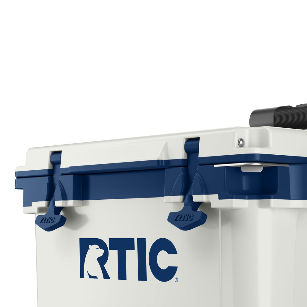 22 QT Ultra-Light Wheeled Cooler